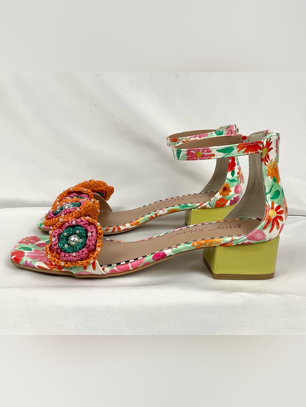 Betsey Johnson Brandee Sandals Crochet Flower Block Heel Sz 7.5 New